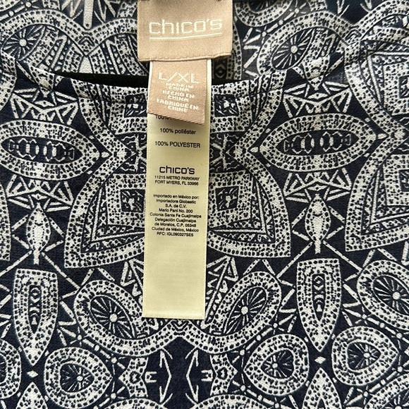 💖 NEW LISTING Chico’s blue and white sheer scarf top - Picture 4 of 4